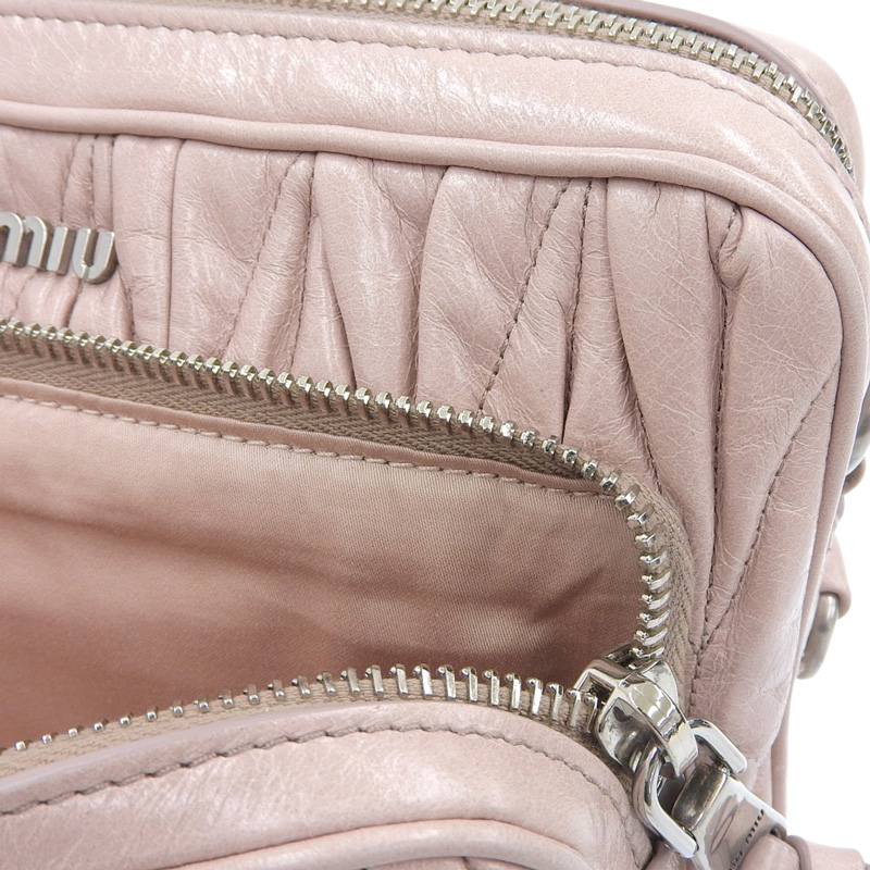 http://ミュウミュウ%20MIUMIU%20マテラッセ%20ショルダーバッグ%20ポシェット%20レザー%20ピンク%205BH199%20中古%20OB2220
