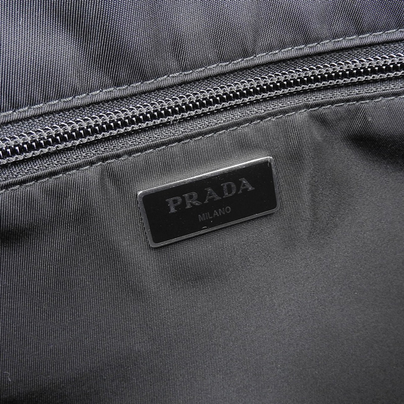 http://プラダ%20PRADA%20ボディバッグ%20ウエストバッグ%20ナイロン%20ネイビー%202VL005%20中古%20OB2223