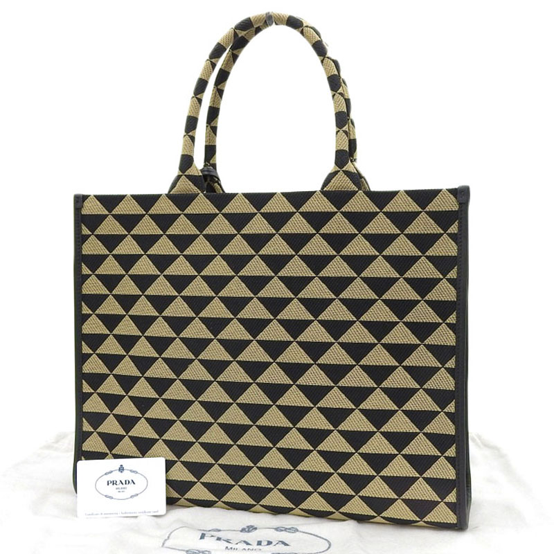 http://プラダ%20PRADA%20シンボル%20エンブロイダリー%20ラージハンドバッグ%20トート%20ファブリック/レザー%20ブラック/ベージュ%201BA356%20中古%20OB2227