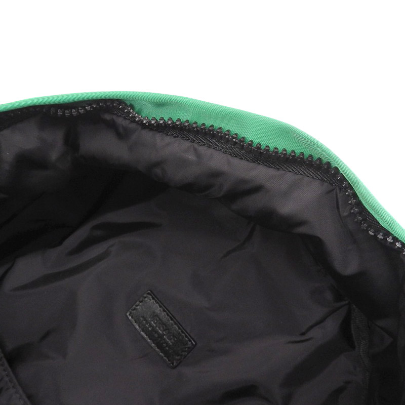 http://ヴェルサーチ%20VERSACE%20メデューサ%20バックパック%20リュックサック%20ナイロン/レザー%20グリーン%20中古%20OB2229