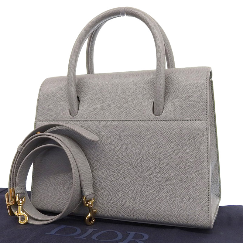 http://ディオール%20CHRISTIAN%20DIOR%20モンテーニュ30%202WAY%20ハンドバッグ%20ショルダーバッグ%20レザー%20グレー%20中古%20OB2231