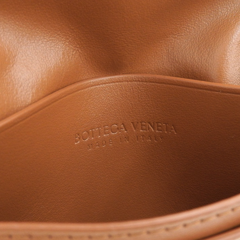 http://ボッテガヴェネタ%20BOTTEGA%20VENETA%20イントレチャート%20カードケース%20名刺入れ%20レザー%20ブラウン%20中古%20OBB0568