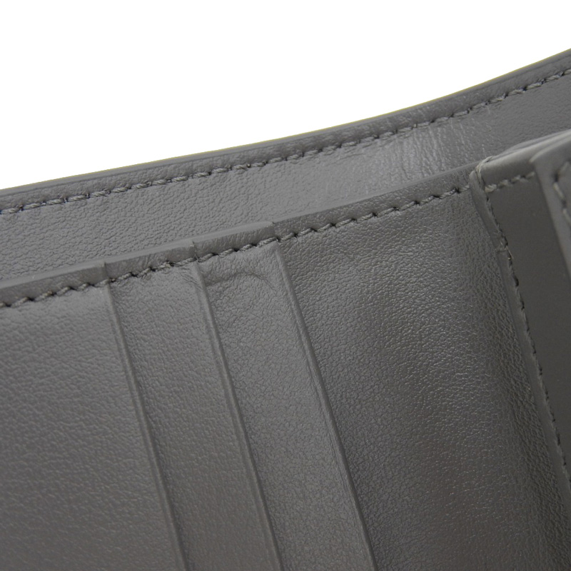 http://セリーヌ%20CELINE%20ストラップウォレット%20二つ折り財布%20レザー%20グレー/ピンク%20中古%20OBB0569