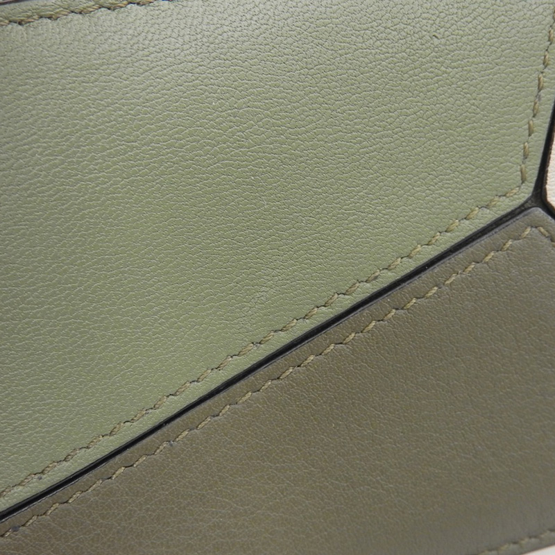 http://ロエベ%20LOEWE%20パズル%20コインケース%20カードケース%20レザー%20グリーン系%20中古%20OBB0574