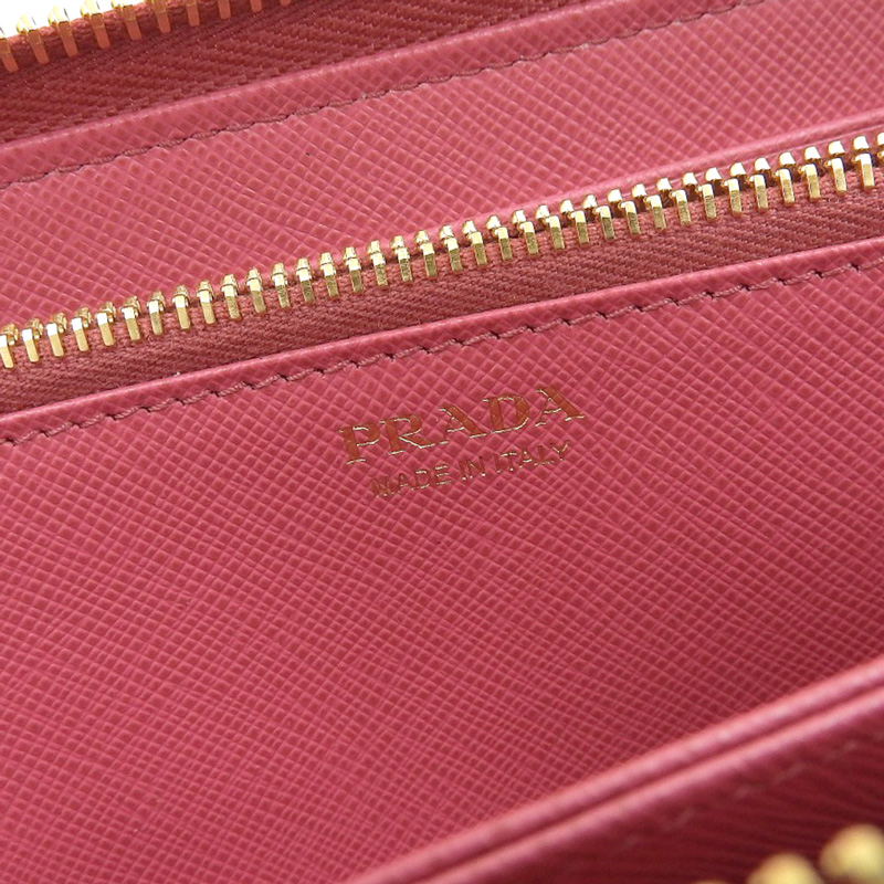 http://プラダ%20PRADA%20ラウンドファスナー%20長財布%20サフィアーノ%20レザー%20ピンク%201ML506%20美品%20OBB0575