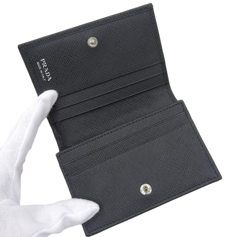 http://プラダ%20PRADA%20サフィアーノ%20トライアングル%20コンパクトウォレット%20二つ折り財布%20レザー%20ブラック%201MV021%20美品%20OBB0577