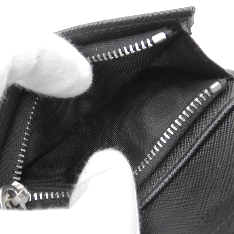 http://プラダ%20PRADA%20サフィアーノ%20トライアングル%20コンパクトウォレット%20二つ折り財布%20レザー%20ブラック%201MV021%20美品%20OBB0577