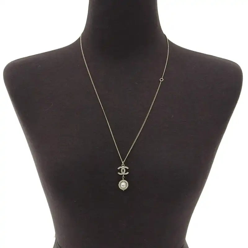 http://シャネル%20CHANEL%20ココマーク%20ネックレス%20フェイクパール%20ラインストーン%20ゴールド色%20B20V%20中古%20CH0959