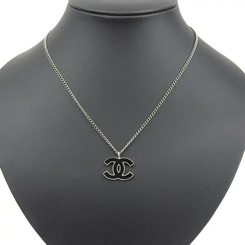 http://シャネル%20CHANEL%20ココマーク%20ネックレス%20ブラック%20シルバー色%2006P%20中古%20CH0960