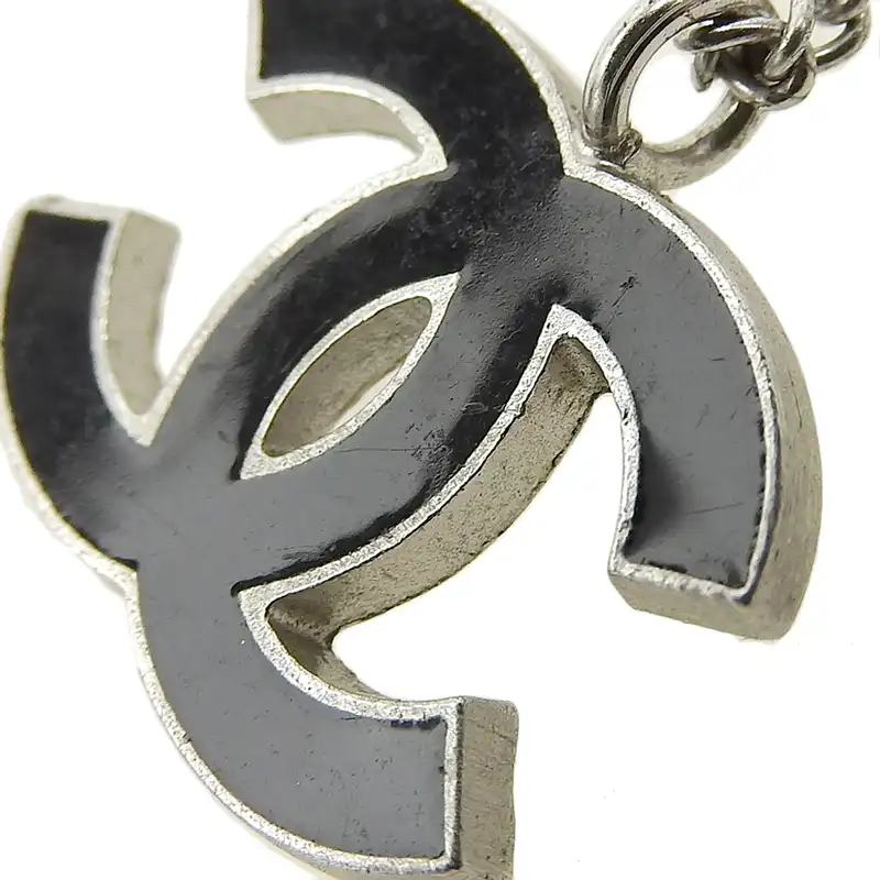 http://シャネル%20CHANEL%20ココマーク%20ネックレス%20ブラック%20シルバー色%2006P%20中古%20CH0960