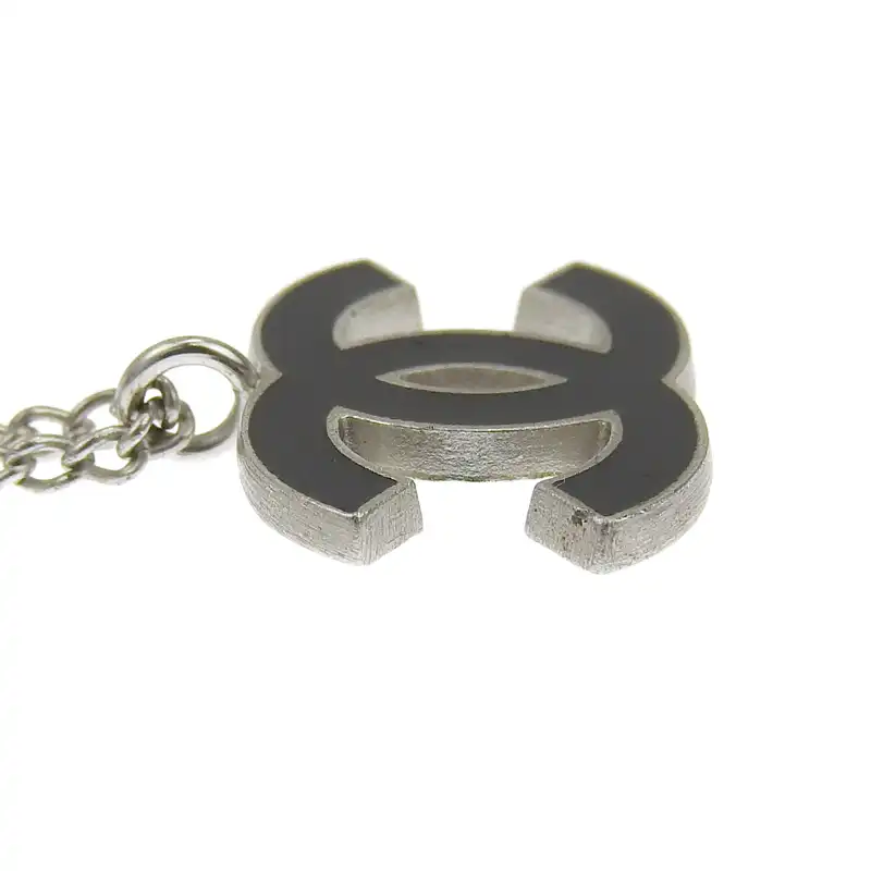 http://シャネル%20CHANEL%20ココマーク%20ネックレス%20ブラック%20シルバー色%2006P%20中古%20CH0960