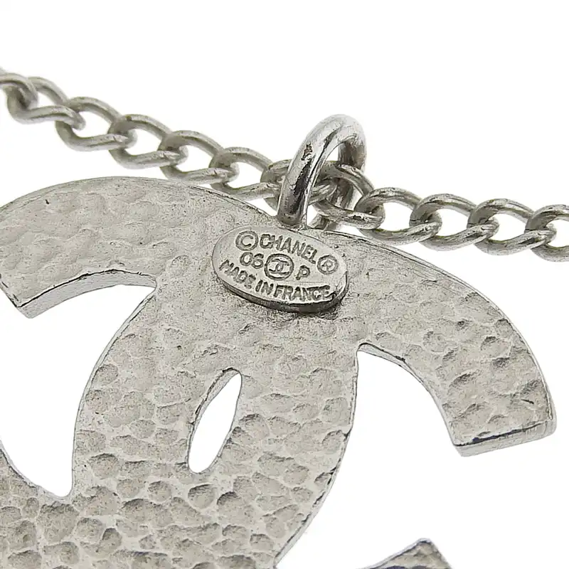 http://シャネル%20CHANEL%20ココマーク%20ネックレス%20ブラック%20シルバー色%2006P%20中古%20CH0960