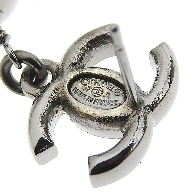 http://シャネル%20CHANEL%20ココマーク%20ピアス%20白玉%20ホワイト%2007A%20中古%20CH0961