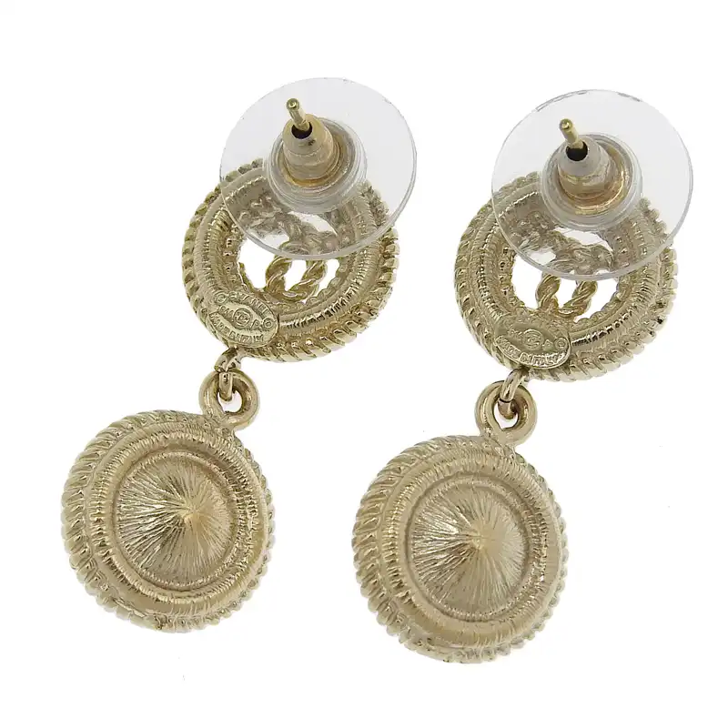 http://シャネル%20CHANEL%20ココマーク%20ピアス%20GP%20フェイクパール%20ゴールド色%20B16P%20中古%20CH0962