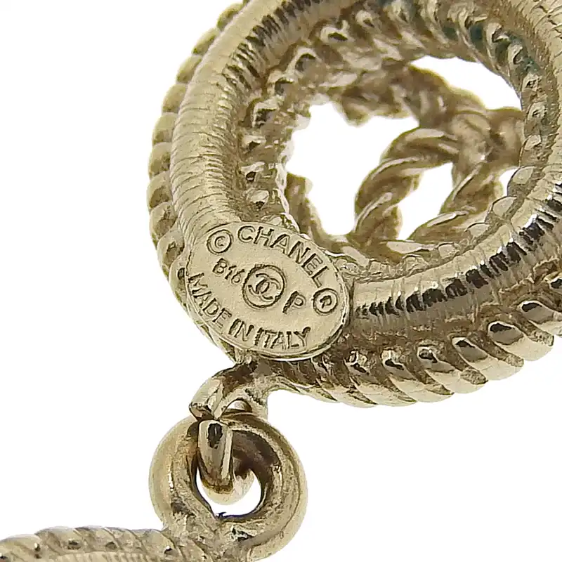http://シャネル%20CHANEL%20ココマーク%20ピアス%20GP%20フェイクパール%20ゴールド色%20B16P%20中古%20CH0962