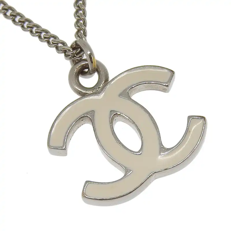 http://シャネル%20CHANEL%20ココマーク%20ネックレス%20ホワイト%20シルバー色%2007V%20中古%20CH0964
