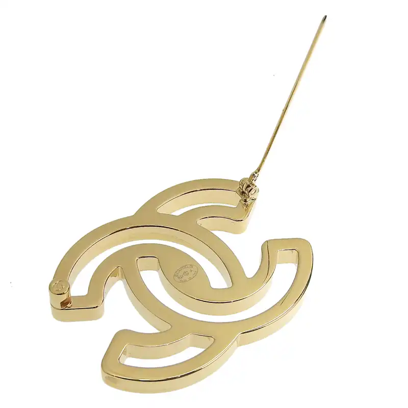 http://シャネル%20CHANEL%20ココマーク%20ブローチ%20GP%20ブラック%20ゴールド色%20B24A%20美品%20CH0974