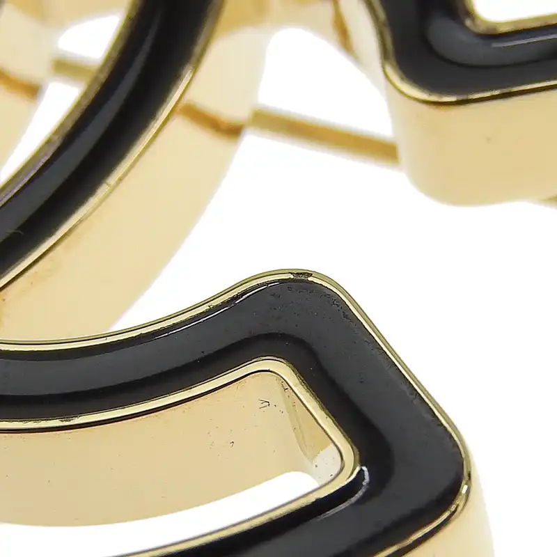 http://シャネル%20CHANEL%20ココマーク%20ブローチ%20GP%20ブラック%20ゴールド色%20B24A%20美品%20CH0974