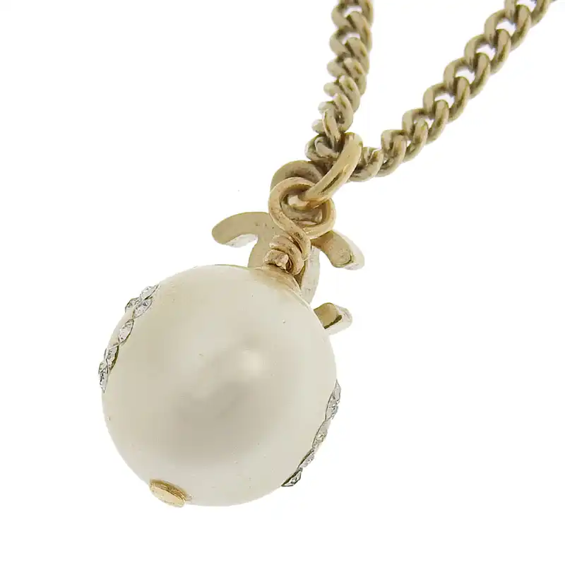 http://シャネル%20CHANEL%20ココマーク%20ネックレス%20フェイクパール%20ラインストーン%20ゴールド色%2008P%20中古%20CH0978