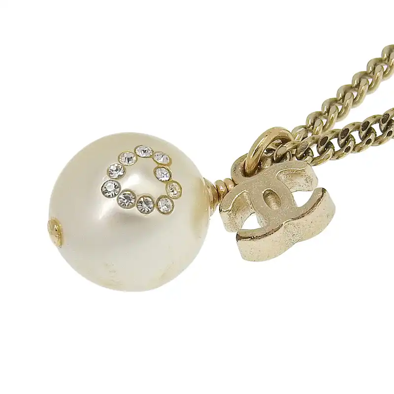 http://シャネル%20CHANEL%20ココマーク%20ネックレス%20フェイクパール%20ラインストーン%20ゴールド色%2008P%20中古%20CH0978