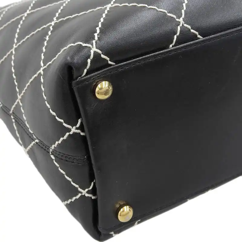 http://シャネル%20CHANEL%20ワイルドステッチ%20トートバッグ%20レザー%20ブラック%20中古%20CH0981