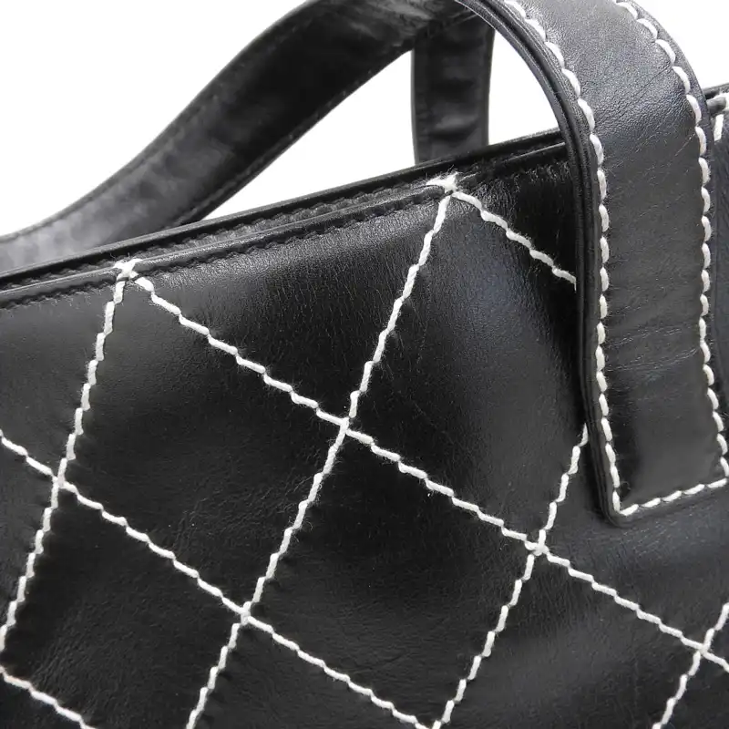 http://シャネル%20CHANEL%20ワイルドステッチ%20トートバッグ%20レザー%20ブラック%20中古%20CH0981