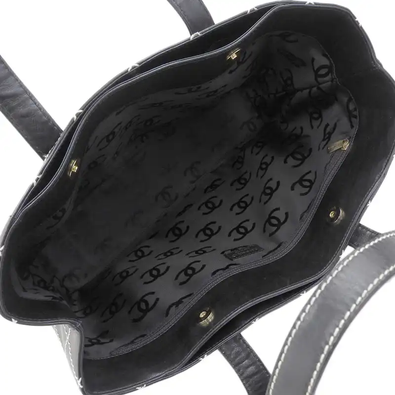 http://シャネル%20CHANEL%20ワイルドステッチ%20トートバッグ%20レザー%20ブラック%20中古%20CH0981