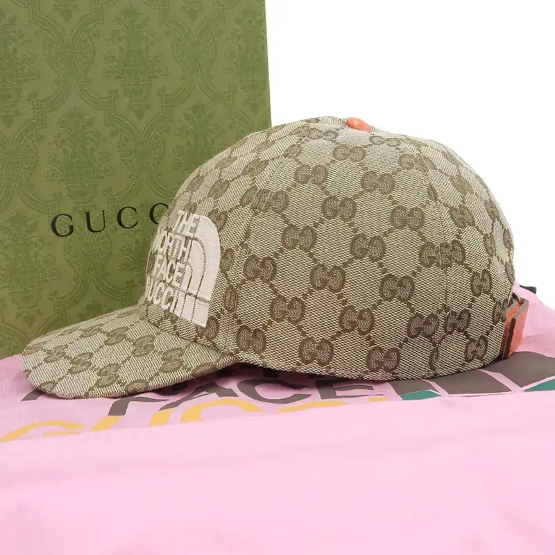http://グッチ%20GUCCI%20帽子%20ベースボールキャップ%20GGキャンバス%20ベージュ%20オレンジ%20ノースフェイスコラボ%20#M%20672155%20美品%20GU0609