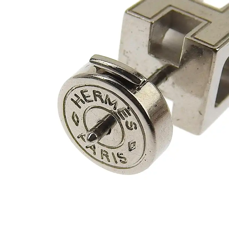 http://エルメス%20HERMES%20カージュドアッシュピアス%20ブラック%20シルバー色%20中古%20HE0987