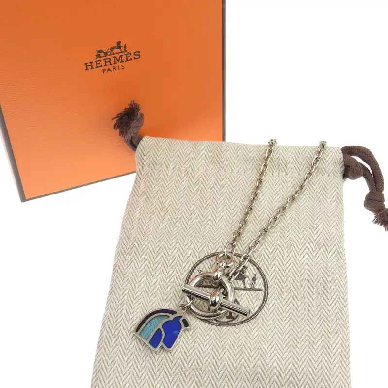 http://エルメス%20HERMES%20エリオス・シュバル%20ネックレス%20メタル/エナメル%20シルバー色/ブルー系%20中古%20HE1109