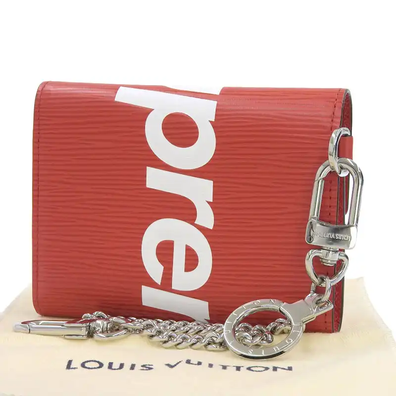 http://ルイヴィトン%20LOUIS%20VUITTON%20エピ%20チェーンコンパクトウォレット%20三つ折り財布%20レッド%20シュプリームコラボ%20M67755%20中古%20LV1631