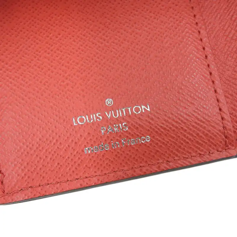 http://ルイヴィトン%20LOUIS%20VUITTON%20エピ%20チェーンコンパクトウォレット%20三つ折り財布%20レッド%20シュプリームコラボ%20M67755%20中古%20LV1631