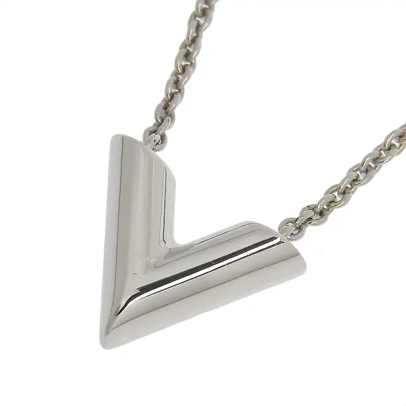 http://ルイヴィトン%20LOUIS%20VUITTON%20ネックレス%20エセンシャルV%20シルバー色%20M63197%20中古%20LV1639