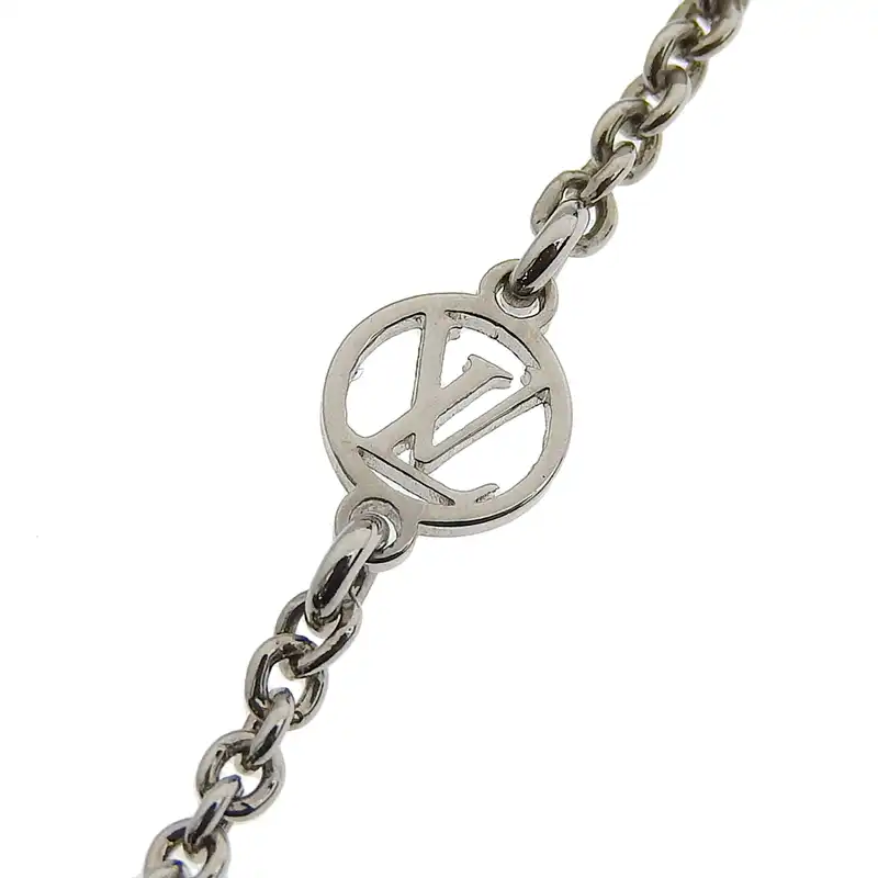 http://ルイヴィトン%20LOUIS%20VUITTON%20ネックレス%20エセンシャルV%20シルバー色%20M63197%20中古%20LV1639
