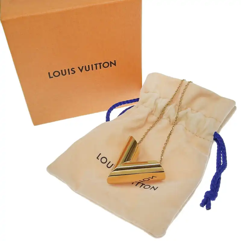 http://ルイヴィトン%20LOUIS%20VUITTON%20ネックレス%20エセンシャルV%20PM%20GP%20ゴールド色%20MP1465%20中古%20LV1663
