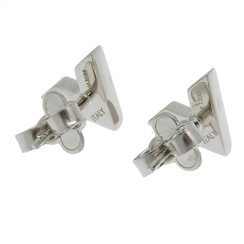 http://ルイヴィトン%20LOUIS%20VUITTON%20ピアス%20エセンシャルV%20シルバー色%20M63208%20中古%20LV1664