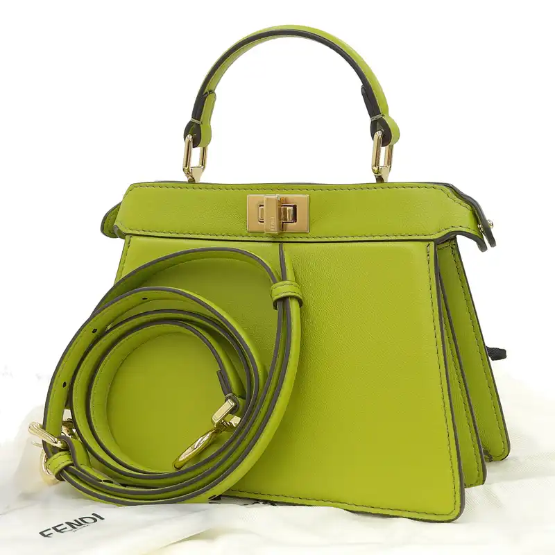 http://フェンディ%20FENDI%20ピーカブー%20アイシーユー%20プチ%202WAY%20ハンドバッグ%20ショルダーバッグ%20レザー%20ライトグリーン%208BN335%20美品%20OB2125