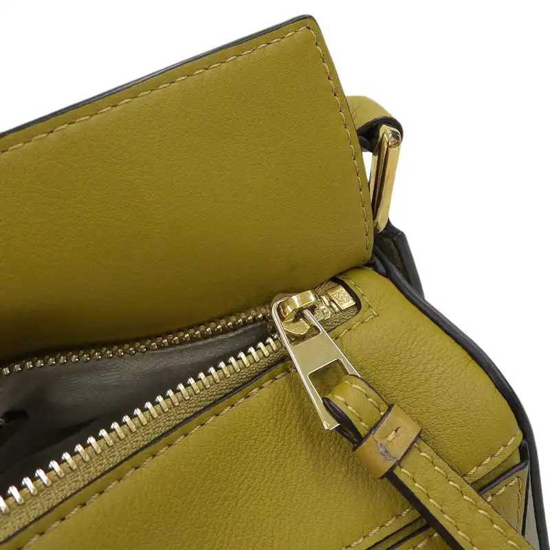 http://ロエベ%20LOEWE%20パズルバッグ%20スモール%202WAYバッグ%20ハンドバッグ%20ショルダーバッグ%20レザー%20マルチカラー%20中古%20OB2159