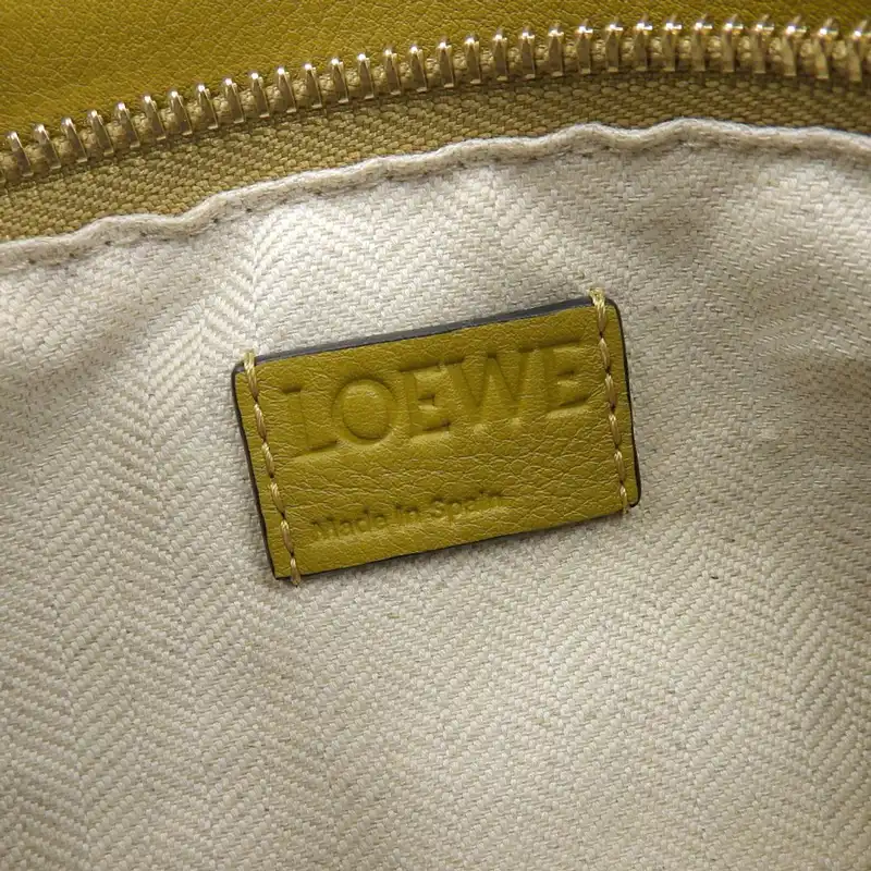 http://ロエベ%20LOEWE%20パズルバッグ%20スモール%202WAYバッグ%20ハンドバッグ%20ショルダーバッグ%20レザー%20マルチカラー%20中古%20OB2159