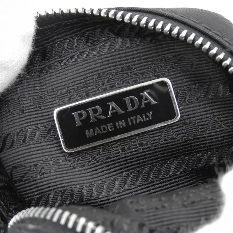 http://プラダ%20PRADA%20ショルダーバッグ%20ミニショルダー%20ナイロン/レザー%20ブラック%202ZT025%20中古%20OB2242