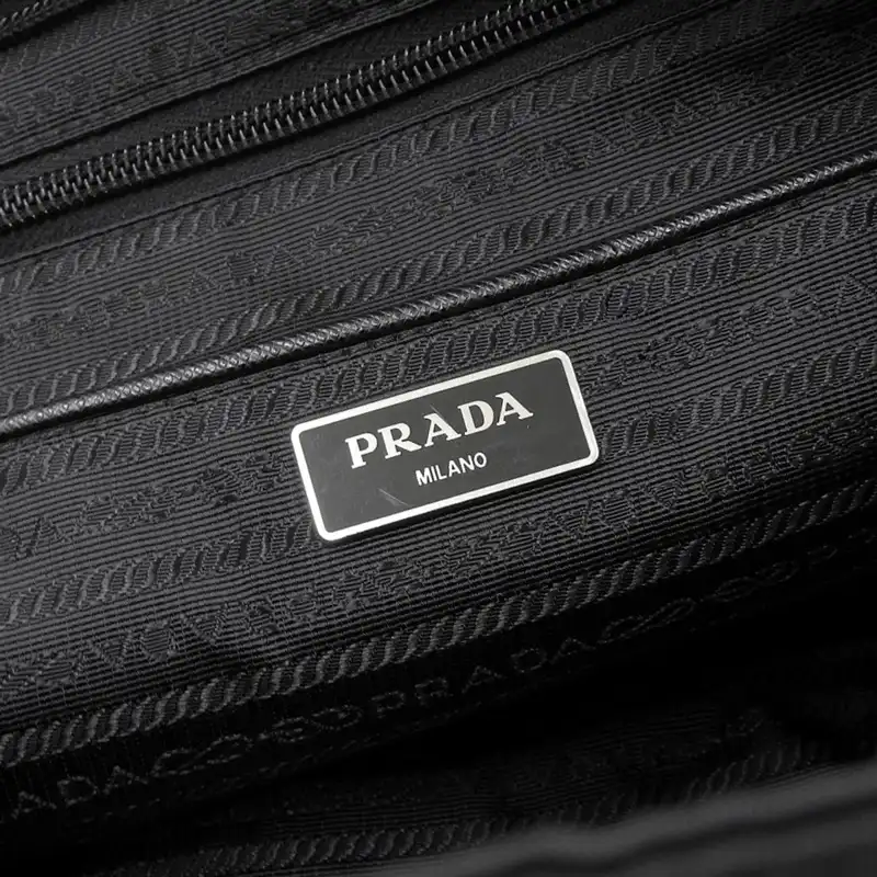 http://プラダ%20PRADA%202WAYバッグ%20ハンドバッグ%20ショルダーバッグ%20ナイロン/レザー%20ブラック%201BG867%20中古%20OB2245