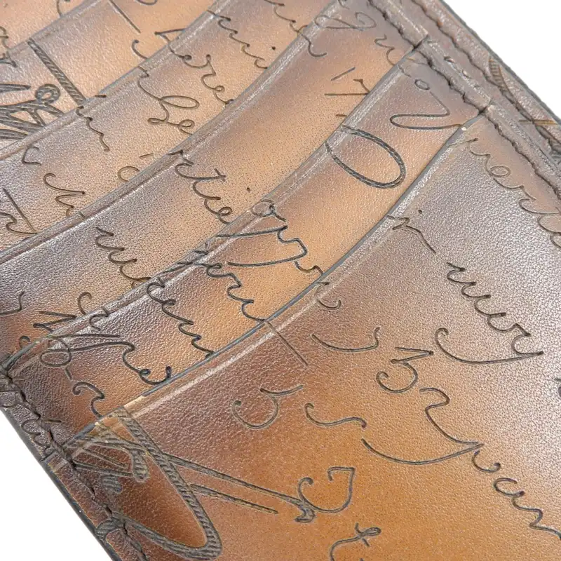 http://ベルルッティ%20BERLUTI%20コア%20マキシ%20スクリットレザー%20ロング%20ジップ%20カードホルダー%20ブラウン%20KOA_MAXI_NEO-JOUR-V2%20中古%20OBB0572