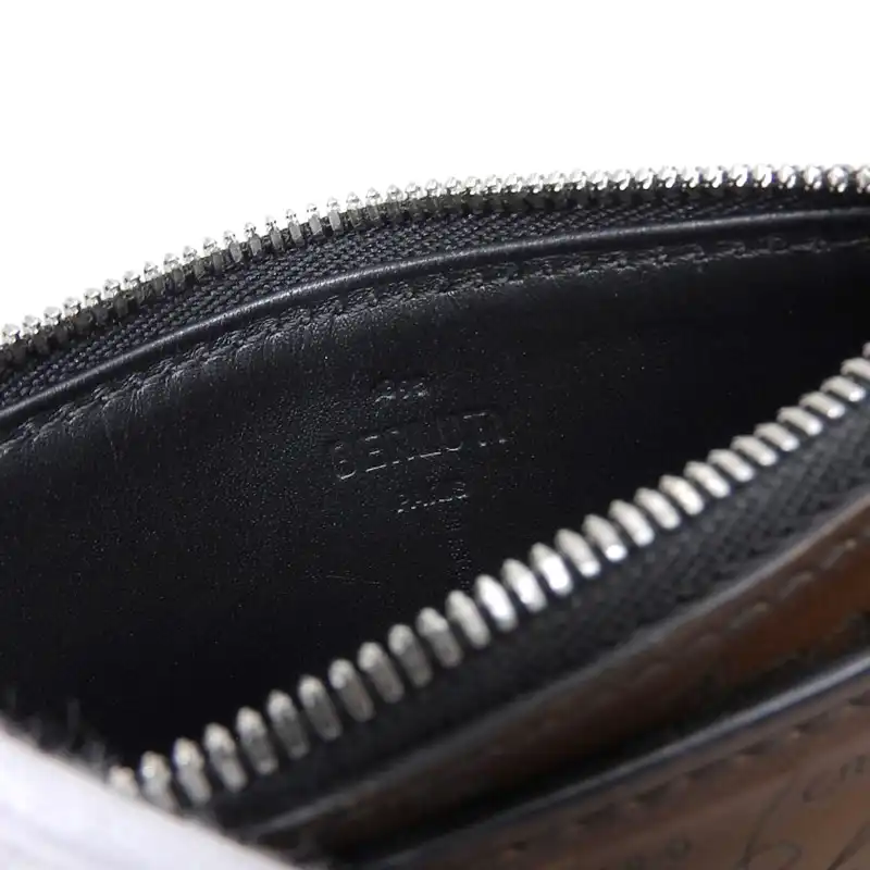 http://ベルルッティ%20BERLUTI%20コア%20マキシ%20スクリットレザー%20ロング%20ジップ%20カードホルダー%20ブラウン%20KOA_MAXI_NEO-JOUR-V2%20中古%20OBB0572