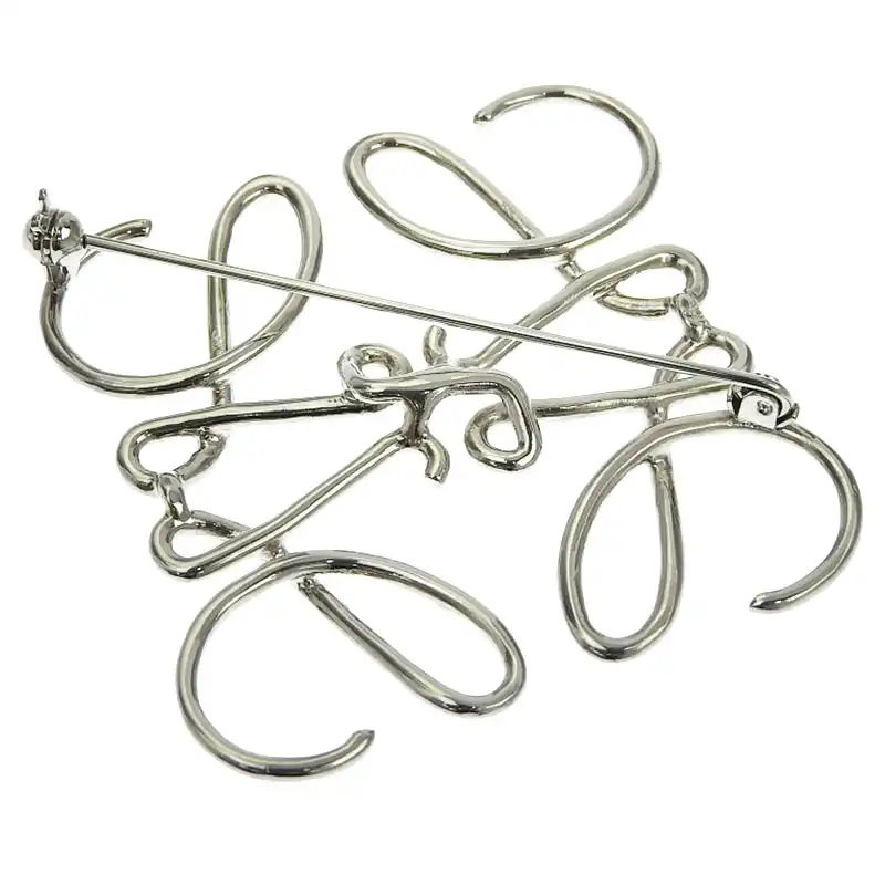 http://ロエベ%20LOEWE%20アナグラム%20ブローチ%20シルバー色%20中古%20OBJ0282