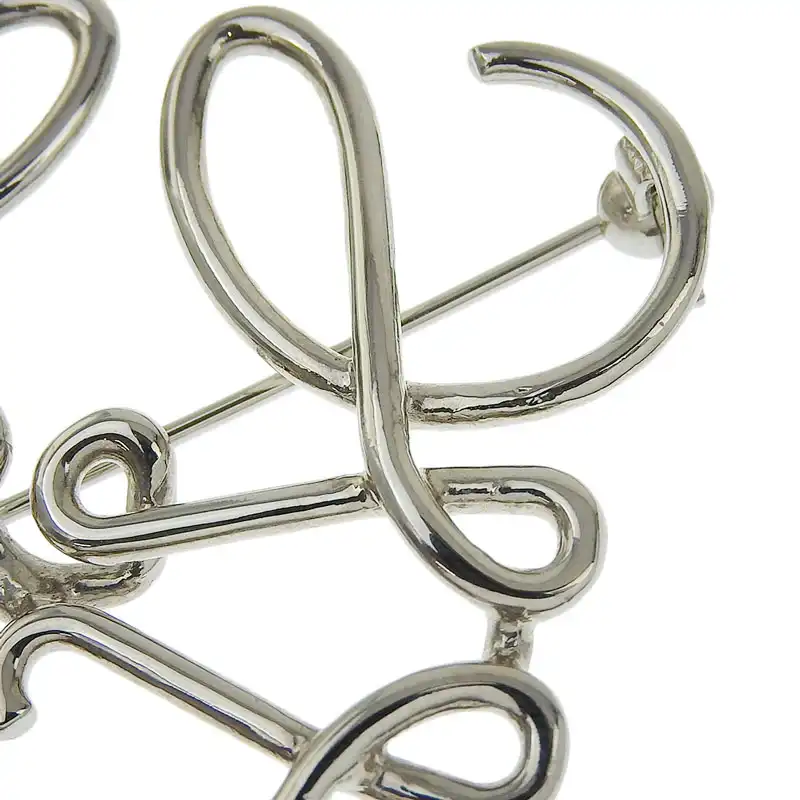 http://ロエベ%20LOEWE%20アナグラム%20ブローチ%20シルバー色%20中古%20OBJ0282