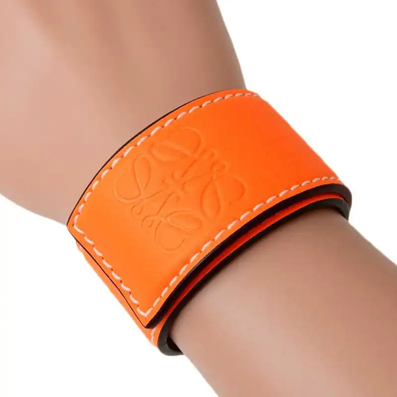 ロエベ LOEWE ブレスレット スラップブレスレット アナグラム レザー ネオンオレンジ 中古 OBJ0283