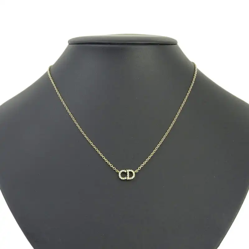 http://ディオール%20CHRISTIAN%20DIOR%20ロゴ%20ネックレス%20GP%20ラインストーン%20ゴールド色%20中古%20OBJ0285