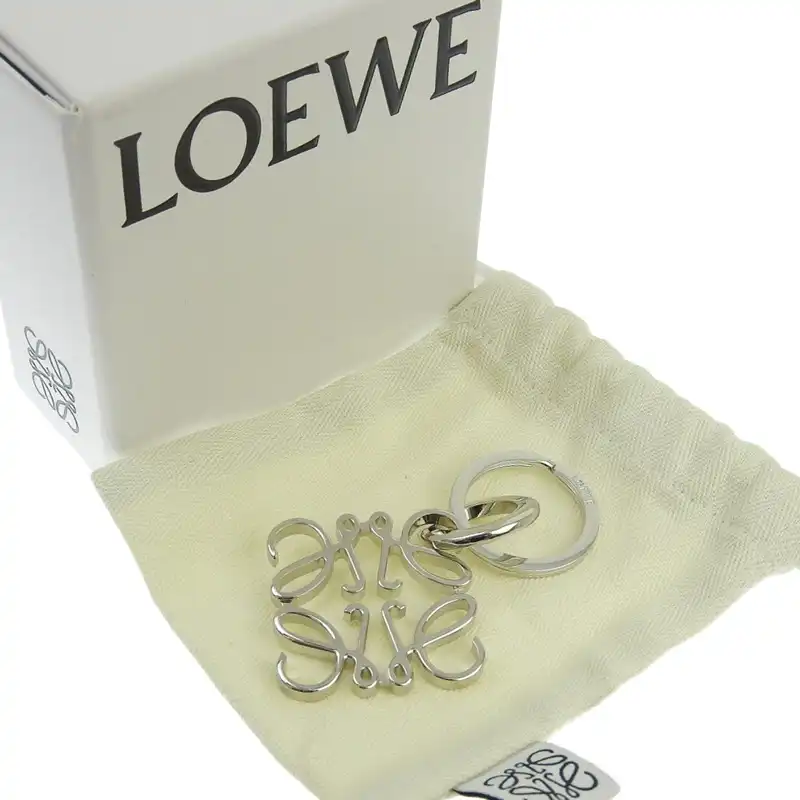 http://ロエベ%20LOEWE%20アナグラム%20キーリング%20キーホルダー%20シルバー色%20中古%20新入荷%20OBJ0294