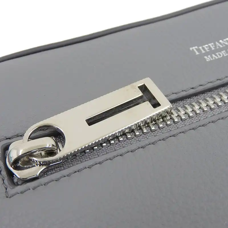 http://ティファニー%20TIFFANY%20&%20Co.%20ショルダーバッグ%20ポシェット%20レザー%20グレー%20美品%20TI0140