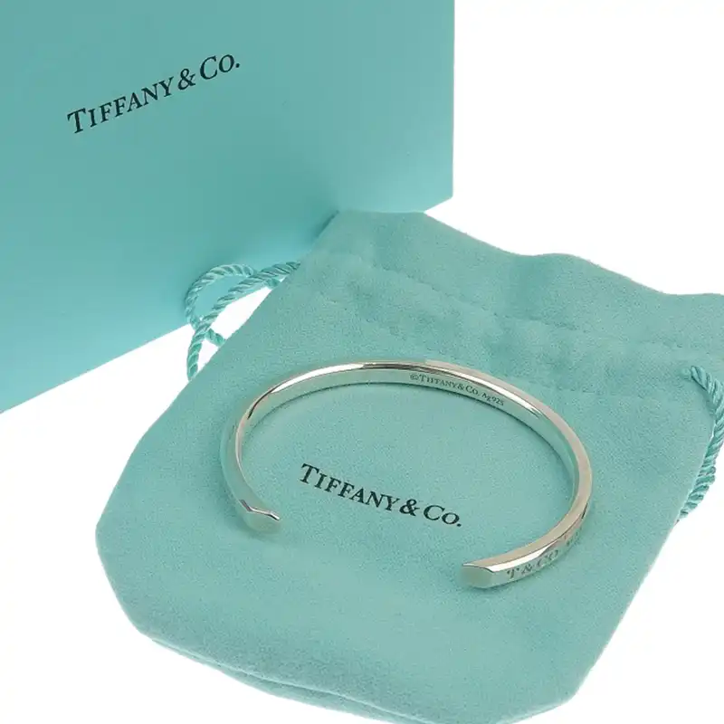 http://ティファニー%20TIFFANY%20&%20Co.%20ティファニー1837%20メイカーズ%20ナローカフ%20バングル%20ブレスレット%20SV%20中古%20TI0143